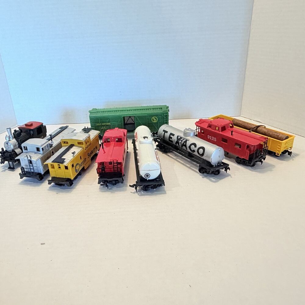 Vintage HO SCALE SET OF 9 LOOSE ROLLING STOCK Car, Tankers Etc - Picture 2 of 11